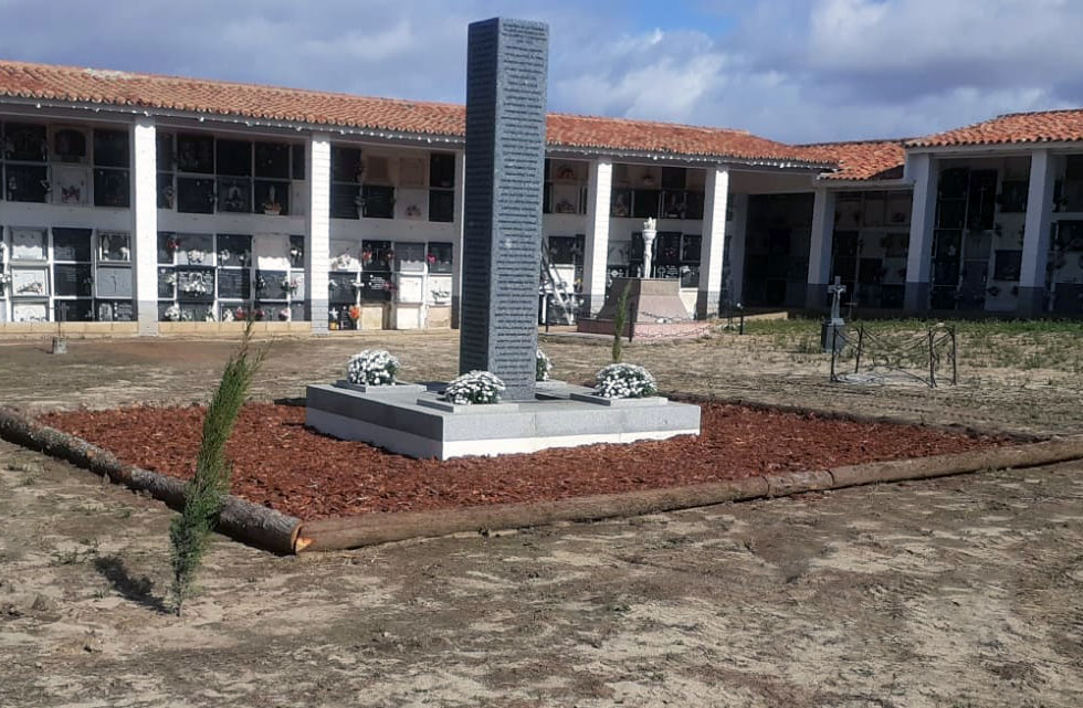 Nueva fase de exhumaciones en la fosa común del cementerio de Hinojosa del Duque